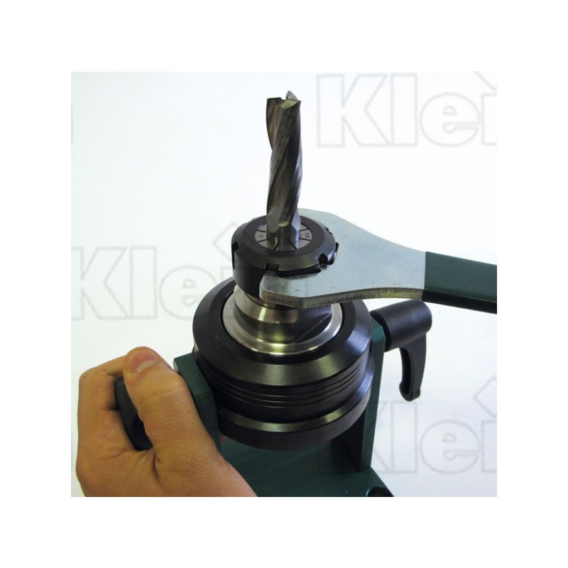 adjustable demount devices for tool holders