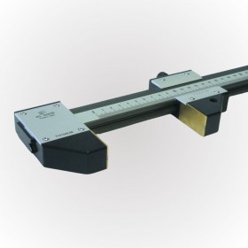 gauge for linear measurements with steel plates